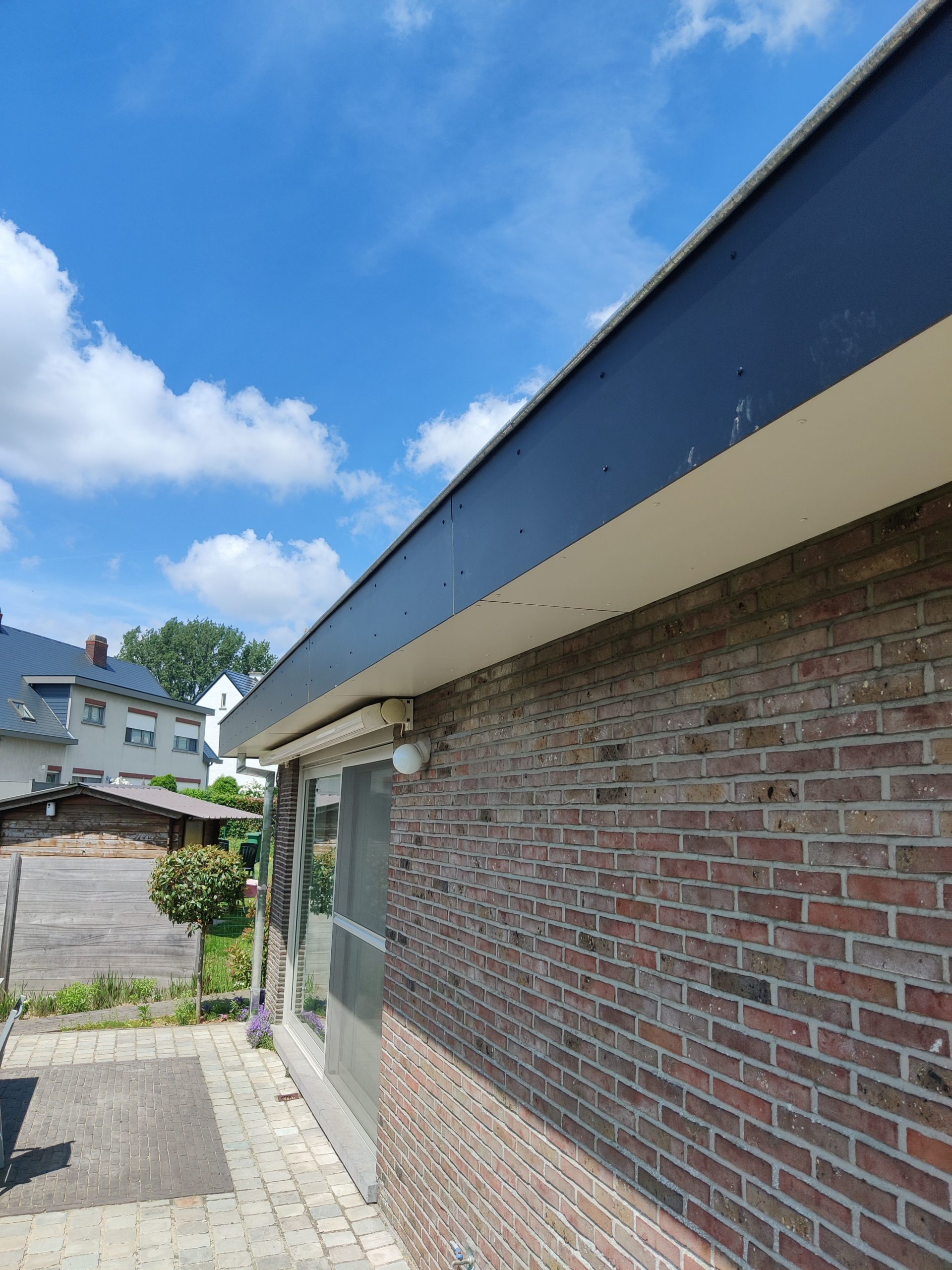 Renoveren van dak & oversteken te Nederhasselt. gallery image 4